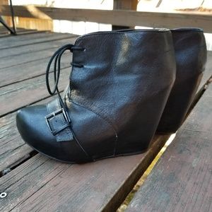 STEVE MADDEN Alva Platform Wedge Boots 🖤